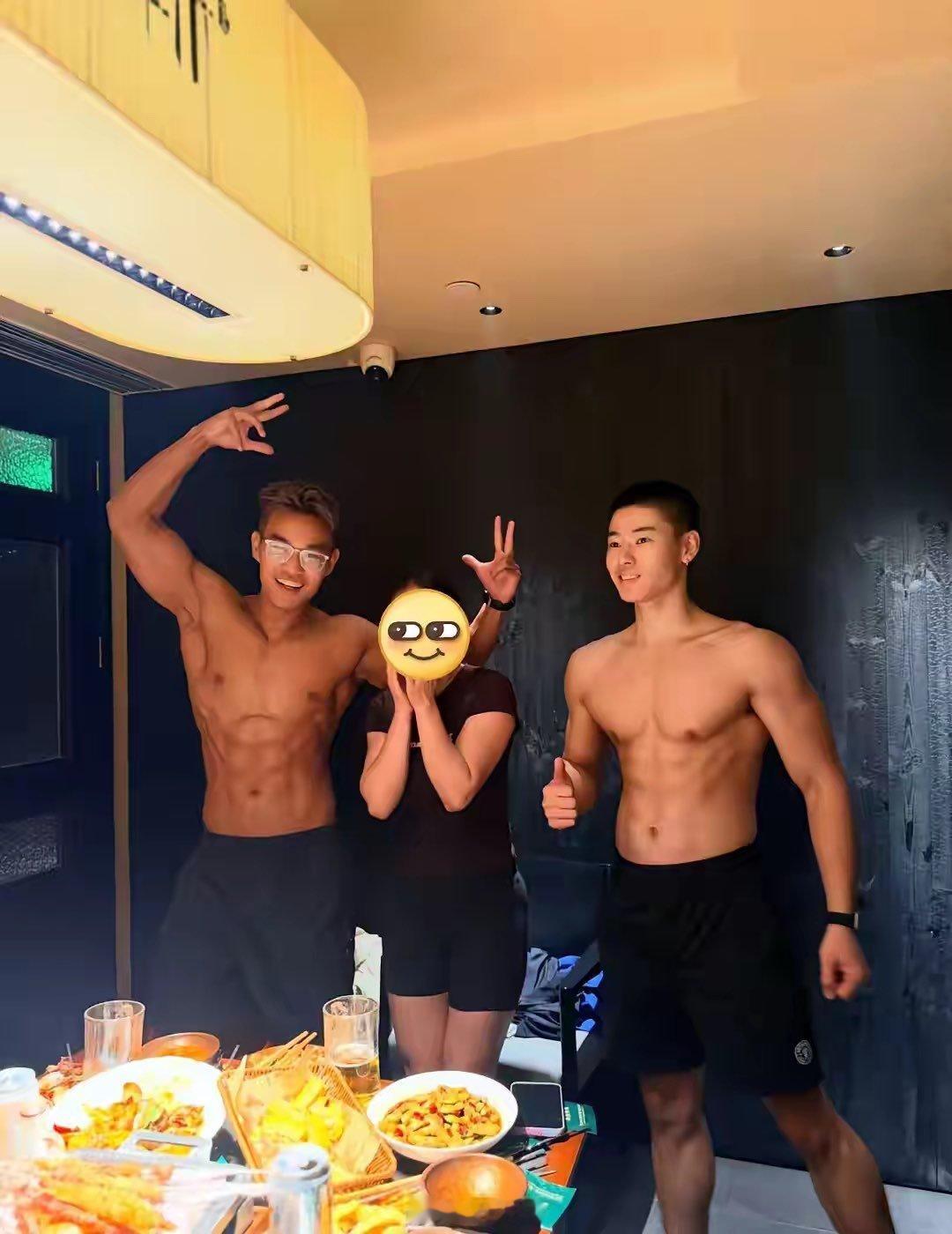 肌肉男真的是男女通杀，哈哈哈哈[doge][doge][doge]​​​
