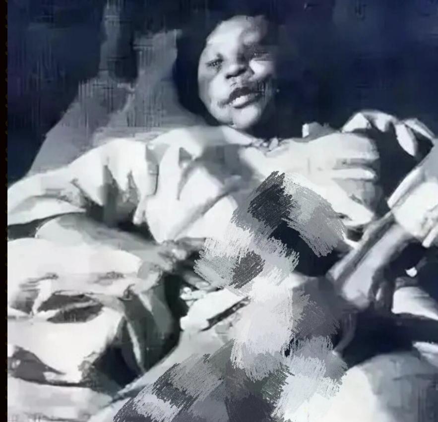 七个鬼子，把她围在河边。枪都扔了，开始解裤腰带。他们以为，这下稳了，一个女人而已