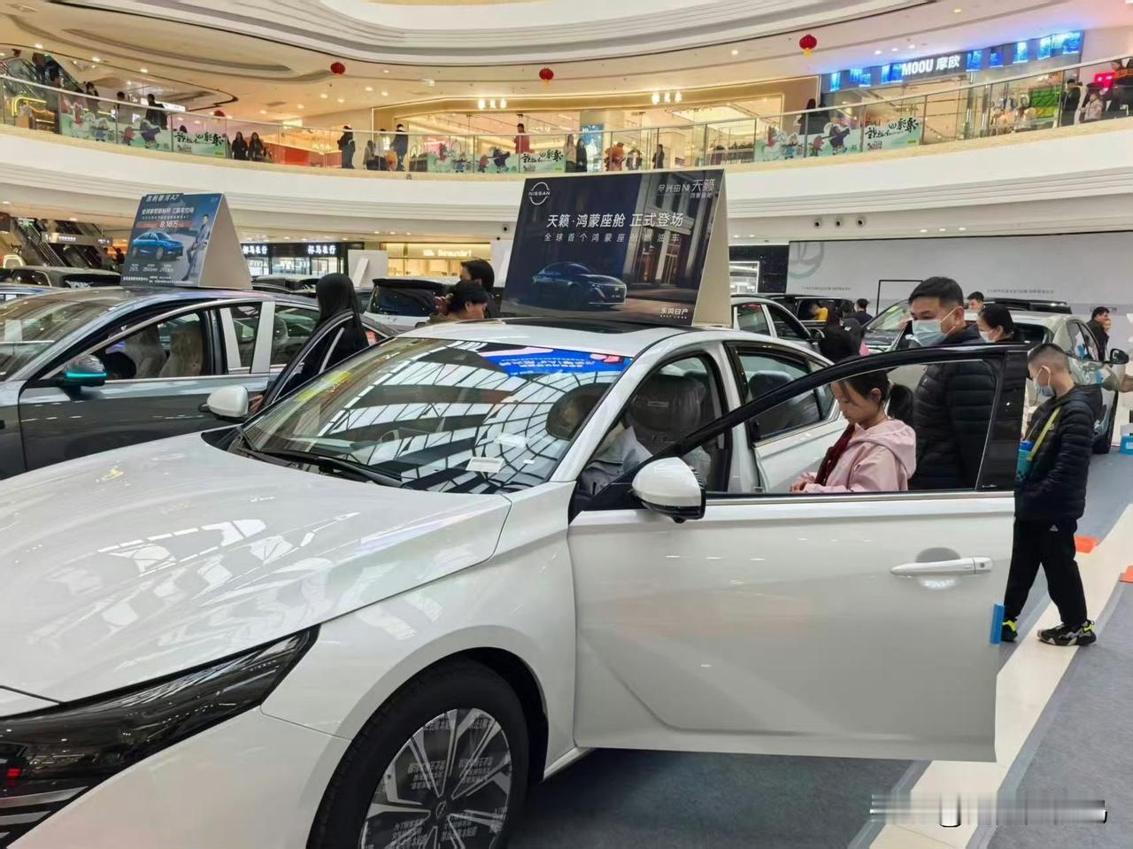 看来油车还是香，天籁鸿蒙座舱这一波卖爆，甚至闲鱼上都有人加价转手2.0T的订单。