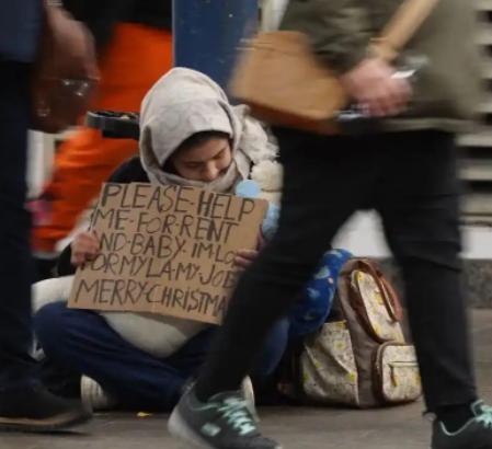 美国的斩杀线为什么现在火了？道理很简单，以前美国需要移民，现在特朗普非常讨厌没钱