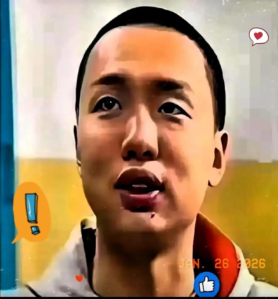 那天答辩完他顺手扶正摄像机支架，动作很自然，没看镜头。后来有人翻他课程表：202