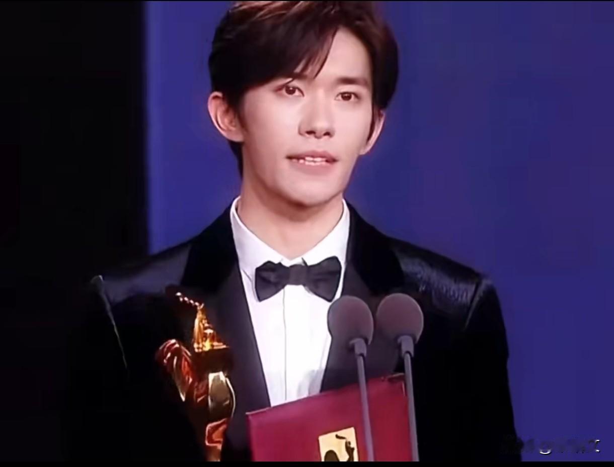 预售破4500万！王晶夸易烊千玺是下一个周润发？咱说最近电影圈最火的事儿，