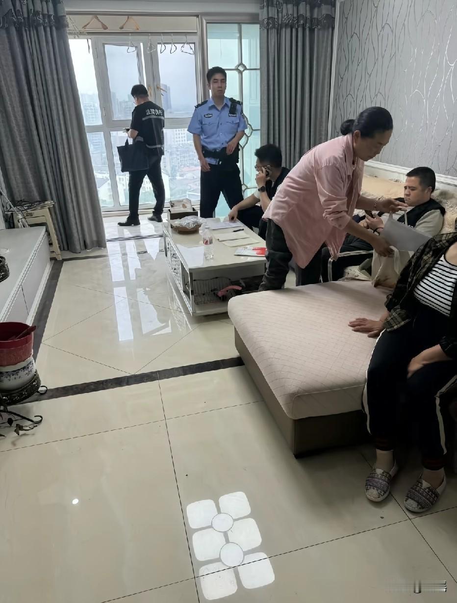 对老赖就应该采取强制措施