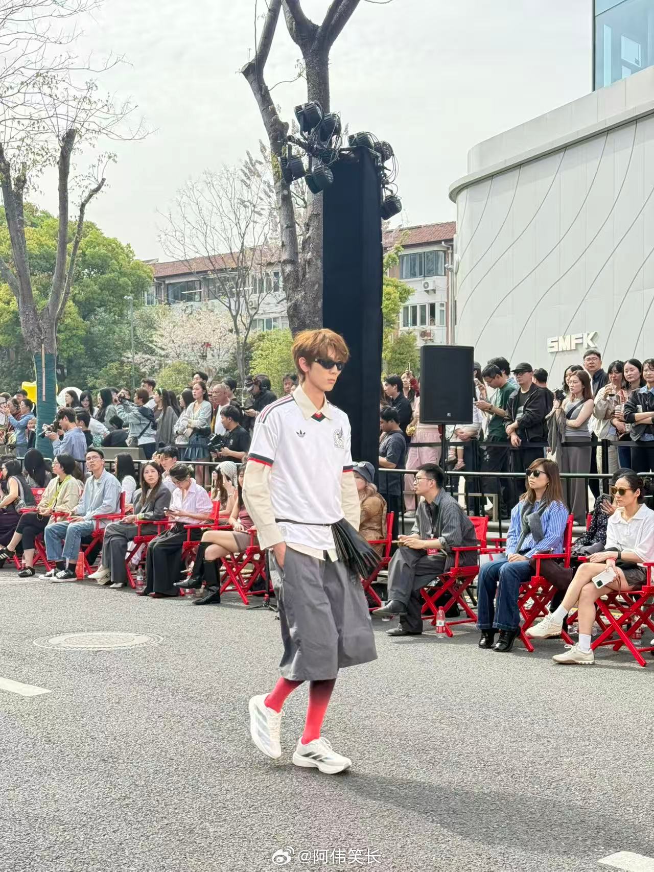 上海最红时髦街区藏不住了上海永源路整条马路今天变成了超大的时髦冒头大秀场，关家二