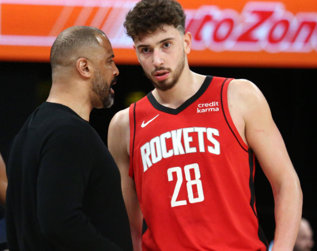 谢泼德能否留在场上取决于申京先声明，我十分认可申京的实力。第一，申京的沉退是