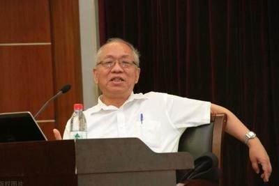 遮羞布被撕下！美籍华裔数学家丘成桐直言：中国数学水平落后美国八十多年，跟美国上世