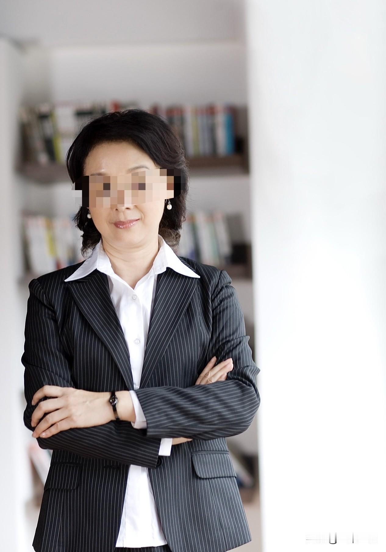 北京，女子刚满50岁，就被公司以到法定退休年龄为由辞退了，女子傻眼，说自己是管理