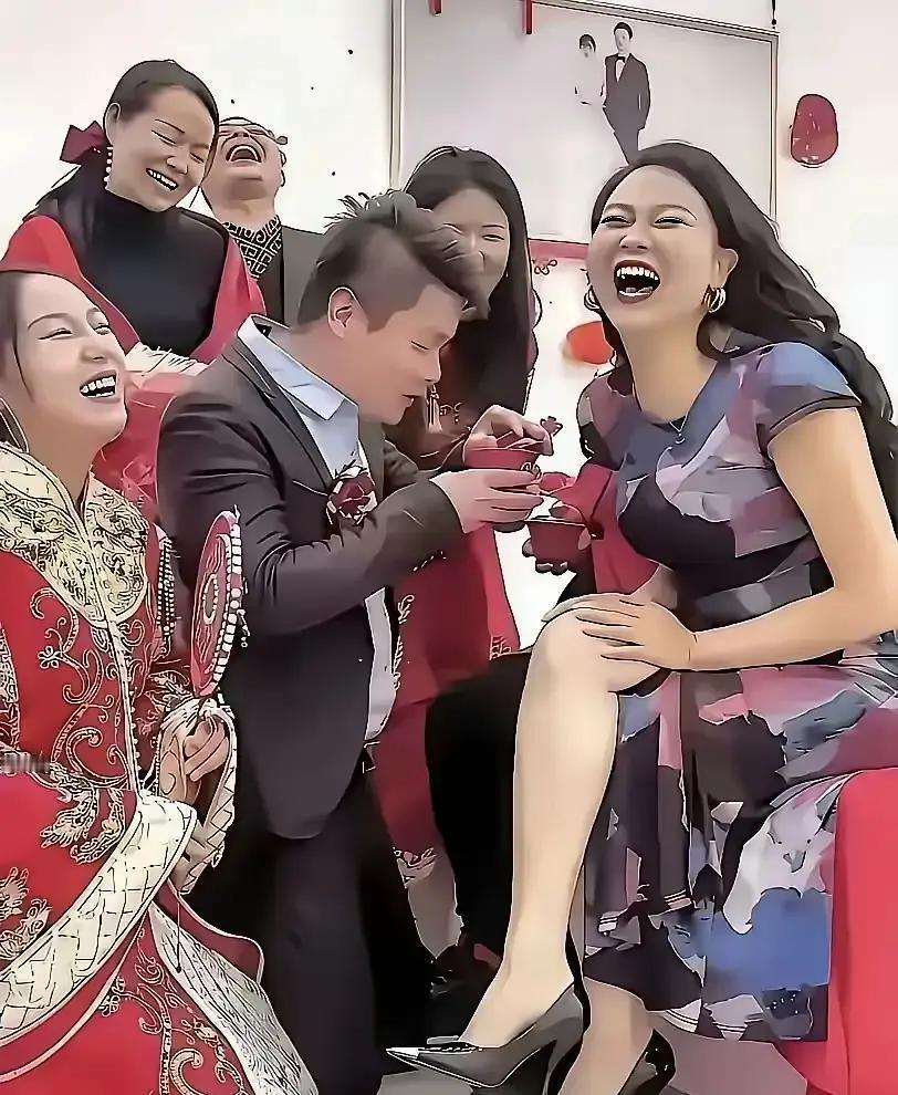 婚礼上，丈母娘能笑到前仰后合，连衣服都敞开了，说实话，现在不多见了好多人可能觉