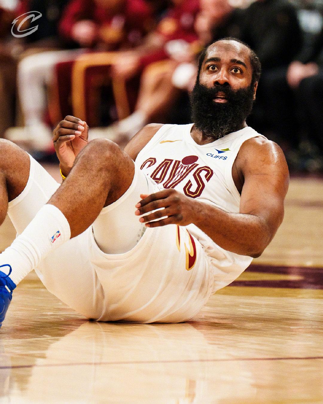 今天的哈登又是“低开高走”！上半场13中3，只得到7分的时候，我还担心今天状态