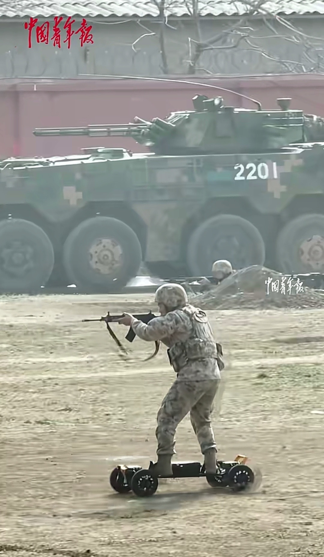 近日，第83集团军某旅使用全地形电动滑板车等装备协同作战，多点突击。