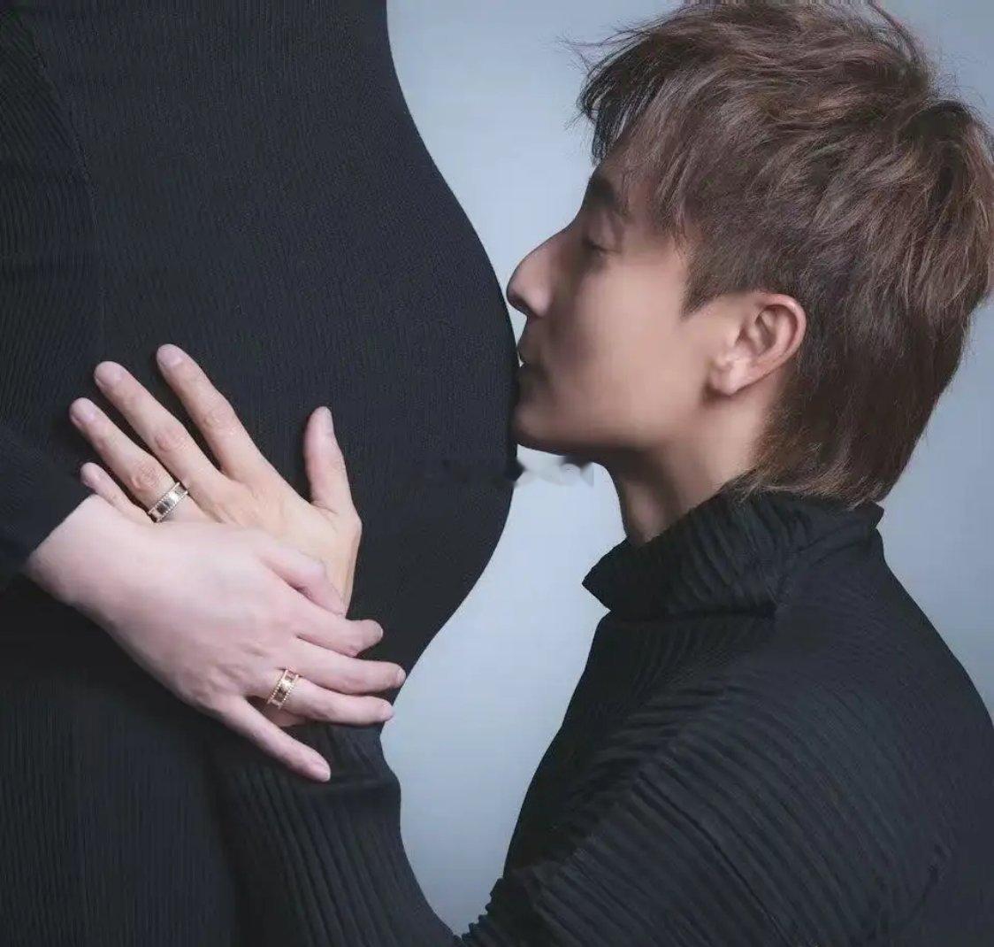 方力申晒孕照老婆叶萱见肚不见样，亲吻孕肚画面温馨：不想被人打！！！！！