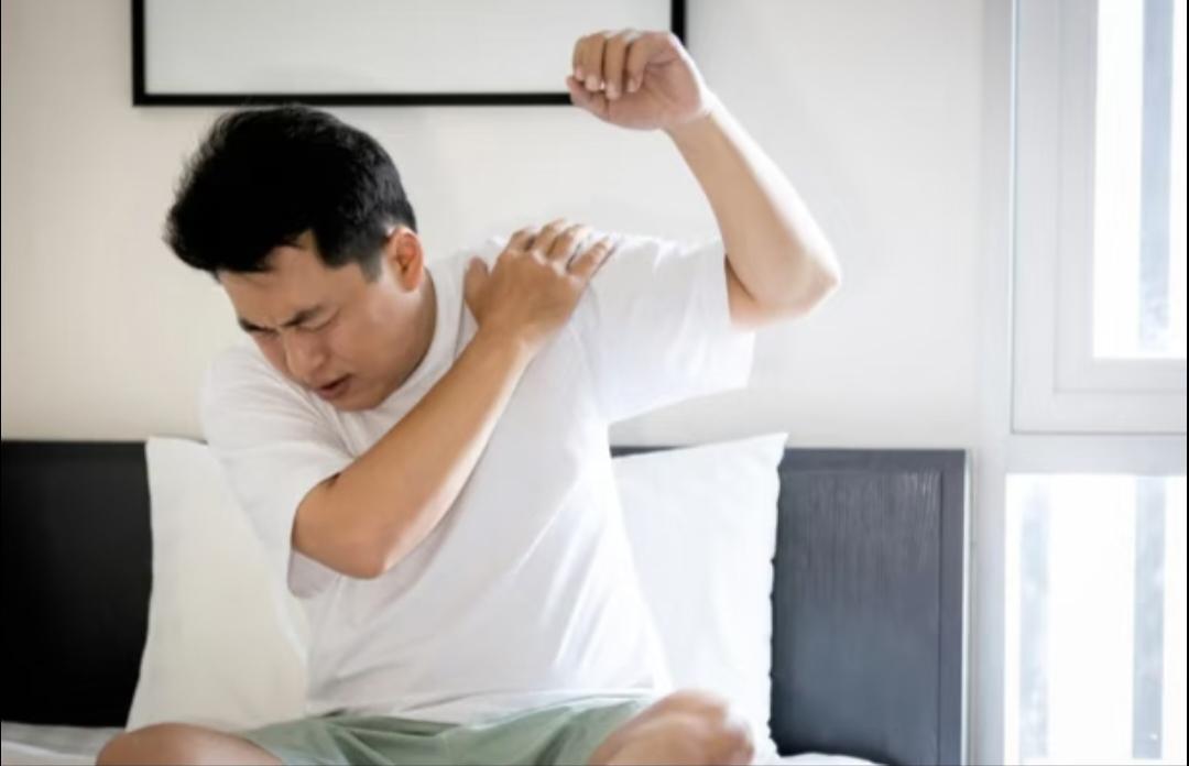 开大货车的老公突然肩膀疼，快2个月了刚开始以为是年龄大了，日夜颠倒累的就让他回