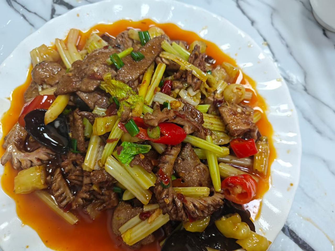 我认识的一个女生，月子里到处借钱用，跟我这种只是单纯认识，从没联系的人都借，不是