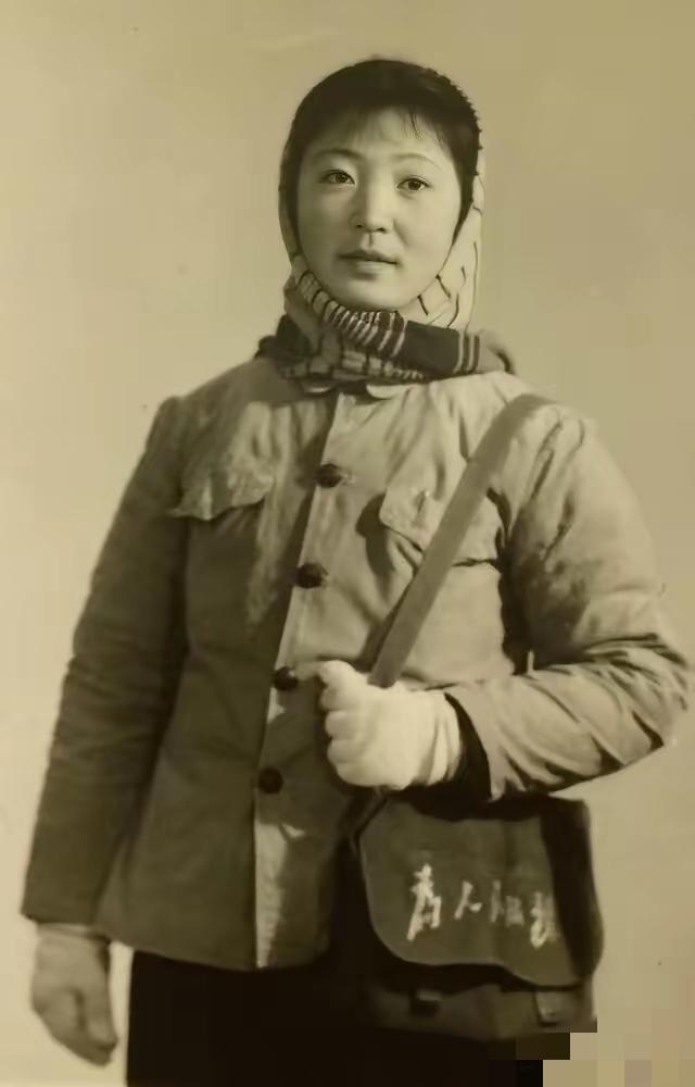 一张1973年的老照片，藏着姐姐的青春与担当我的姐姐拍摄于1973年，当时