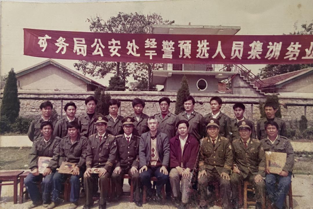 悲催的经警！上世纪80年代末，我们厂为了加大治安保卫工作，打击偷盗国家财物行为