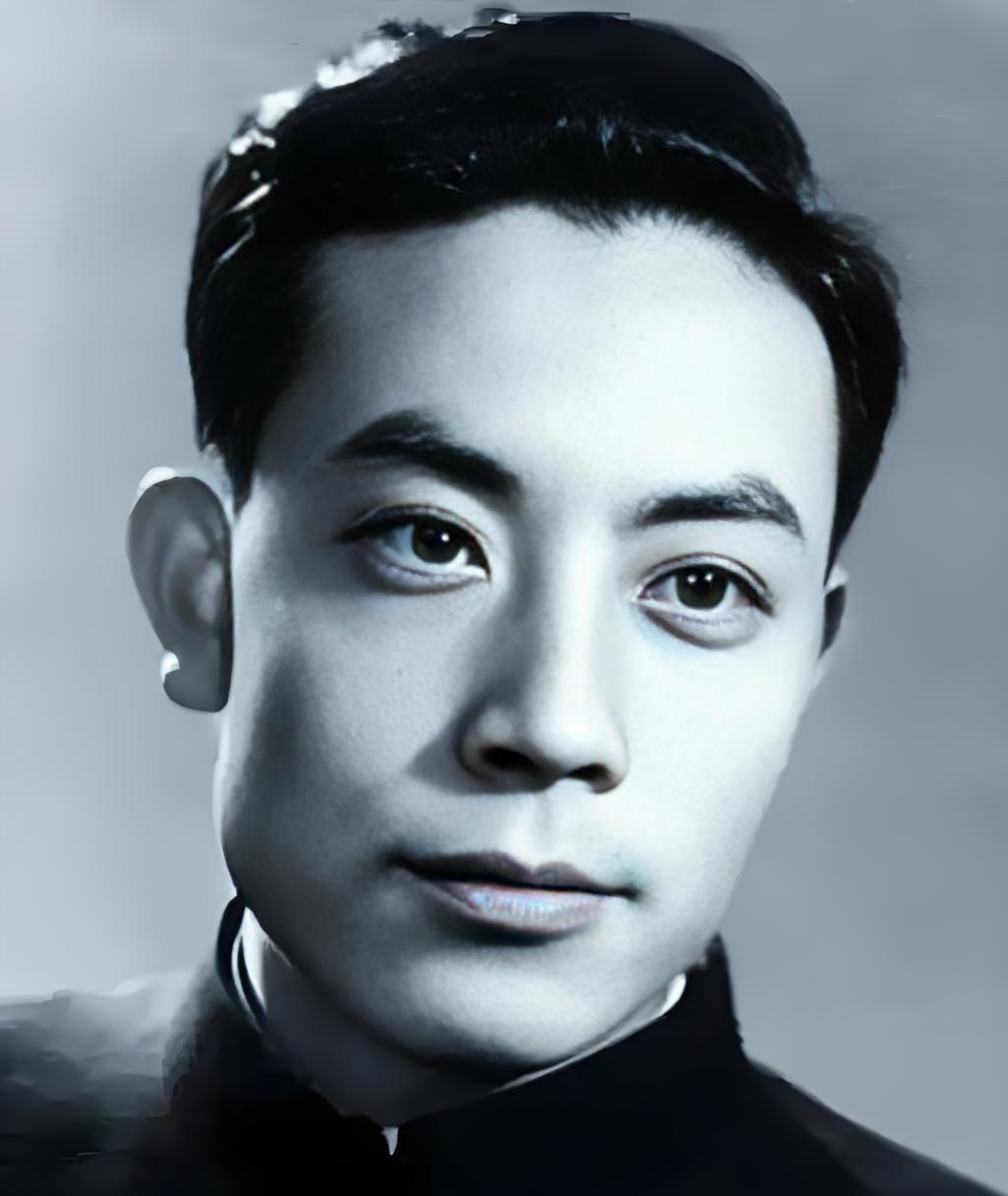 他是北影厂的老演员，主演、参演了许多影视剧，其中在五十年代主演的影片《智取华山》