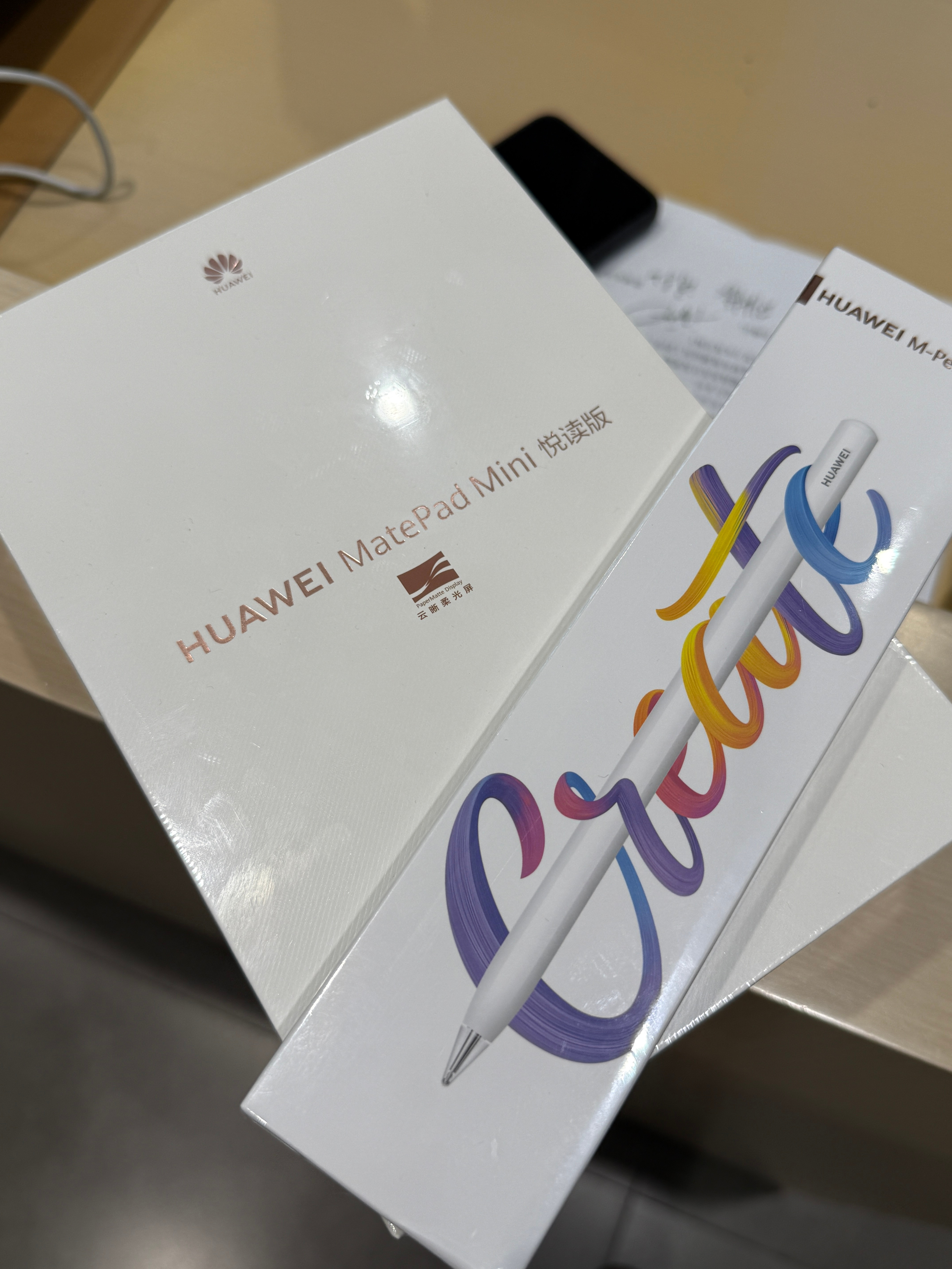 差一点忘了订过这个平板[捂脸哭]过了二十天才来拿，还买了个笔，这样我就可以随身带着