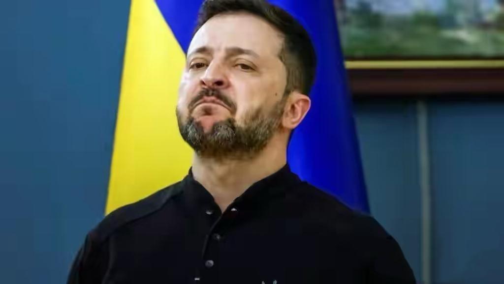 笑不活了！泽连斯基向美国要远程武器，开口就是“必须给”近日，泽连斯基向美国提