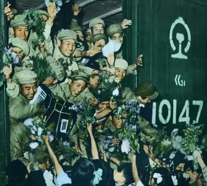 1955年全军大授衔时，志愿军虽然已从朝鲜秘密撤出了大部分，但留驻的部队仍有50