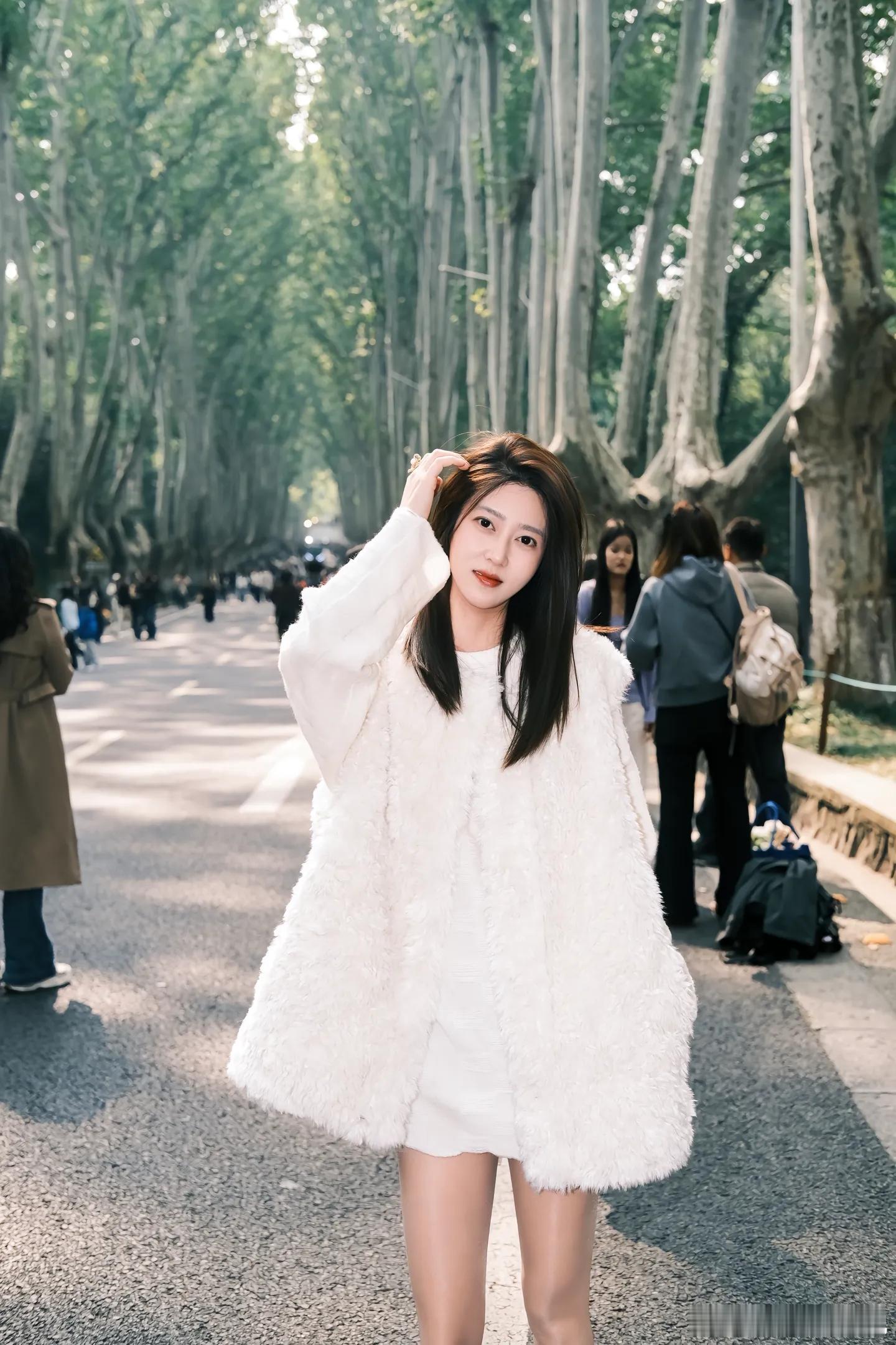 轻熟女神范儿白色的记忆美女精彩人像​​​