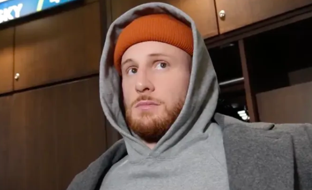 NBA常规赛，森林狼85-111不敌勇士。赛后森林狼球员丹特-迪温琴佐接受了记