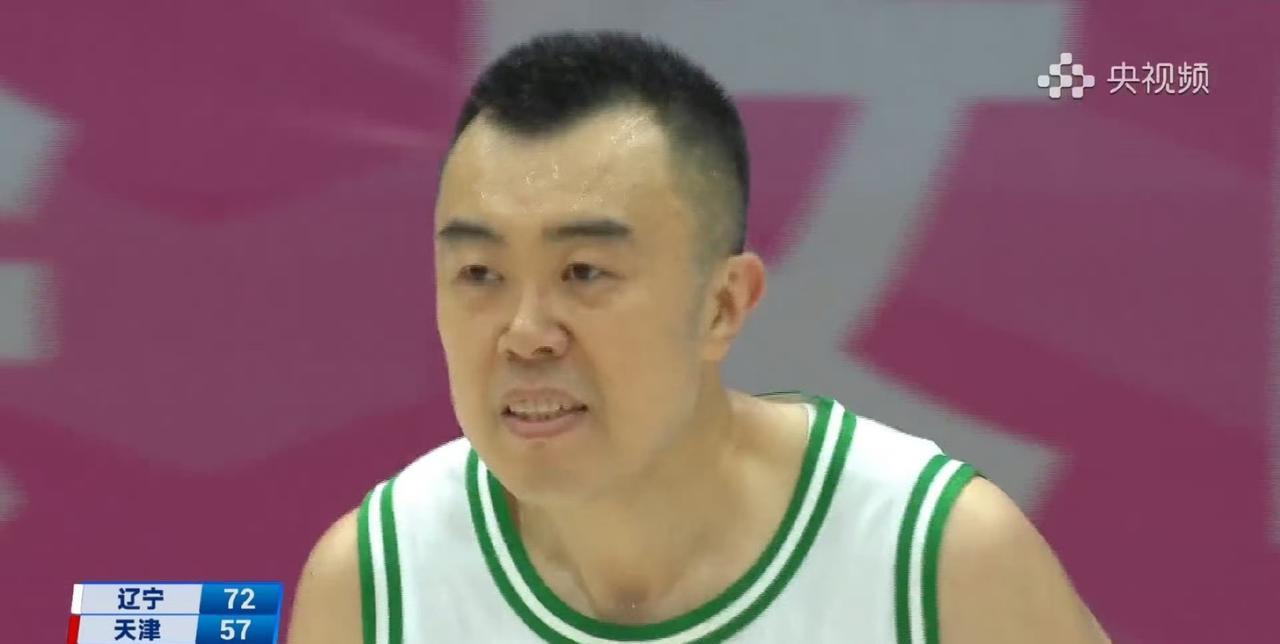 恕我直言！韩德君这状态再打两年CBA绝对没问题，对阵天津，他和赵继伟双双豪取21