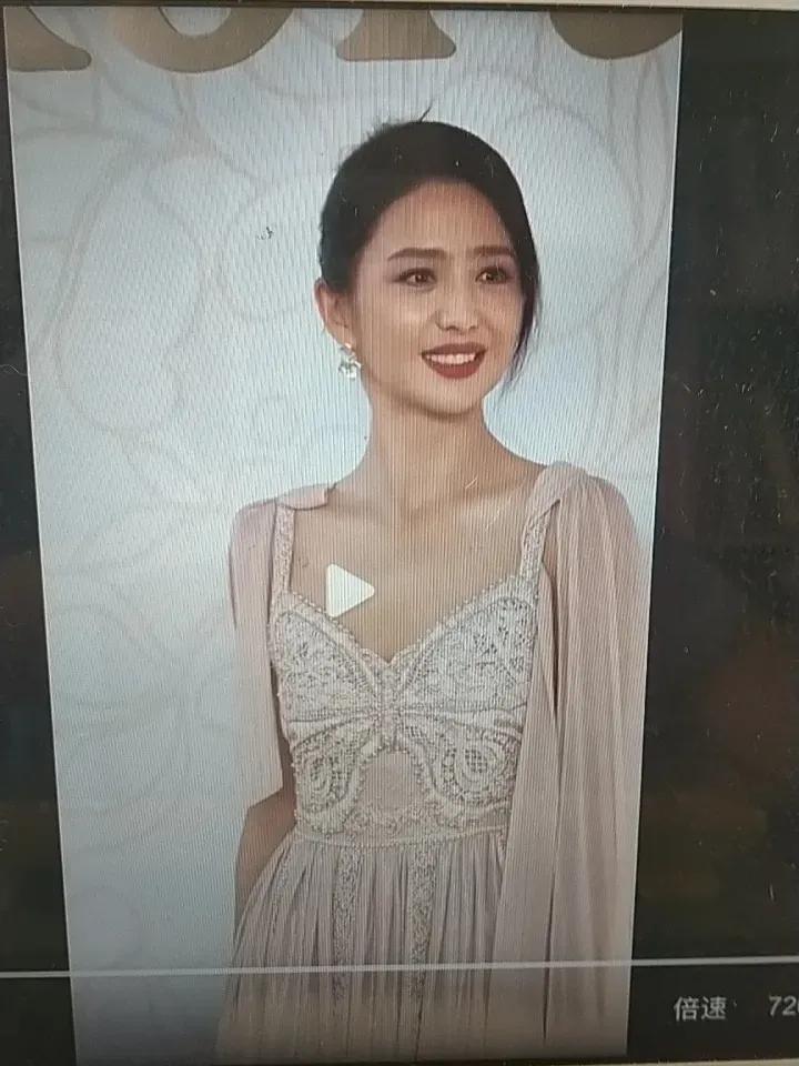 离婚5年还年年收前夫生日祝福？佟丽娅这状态，真的还需要再婚吗？佟丽娅和陈思诚