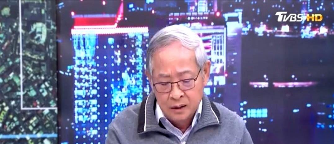 蓝营大佬林郁方，正对着镜头盛赞泽连斯基，夸他是不畏强权的代表。话音刚落，旁边的