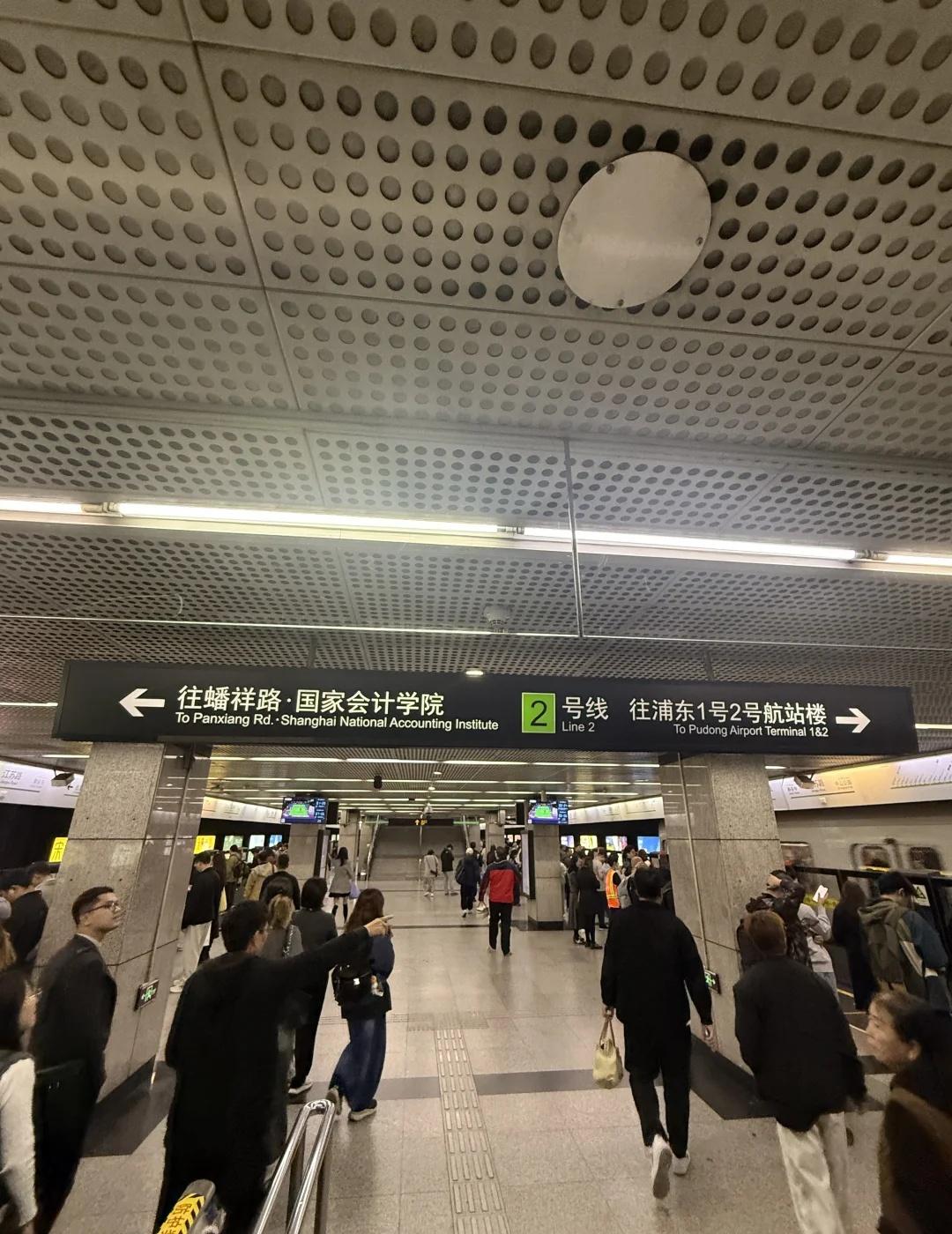 上海2号线，你怎么偷偷换终点站了⛳️？一抬头：不对，我走错了再抬头：不对，我