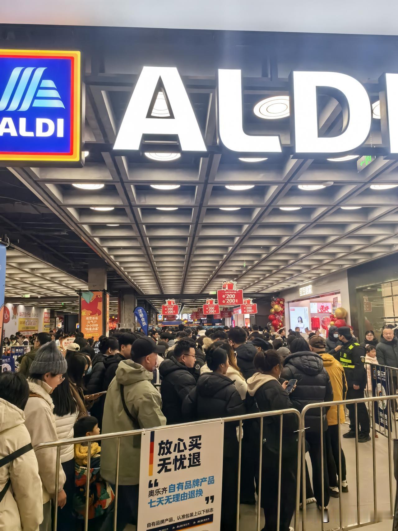 1月24日，南京奥乐齐四店同开！用人山人海来形容一点也不过分，进超市开始