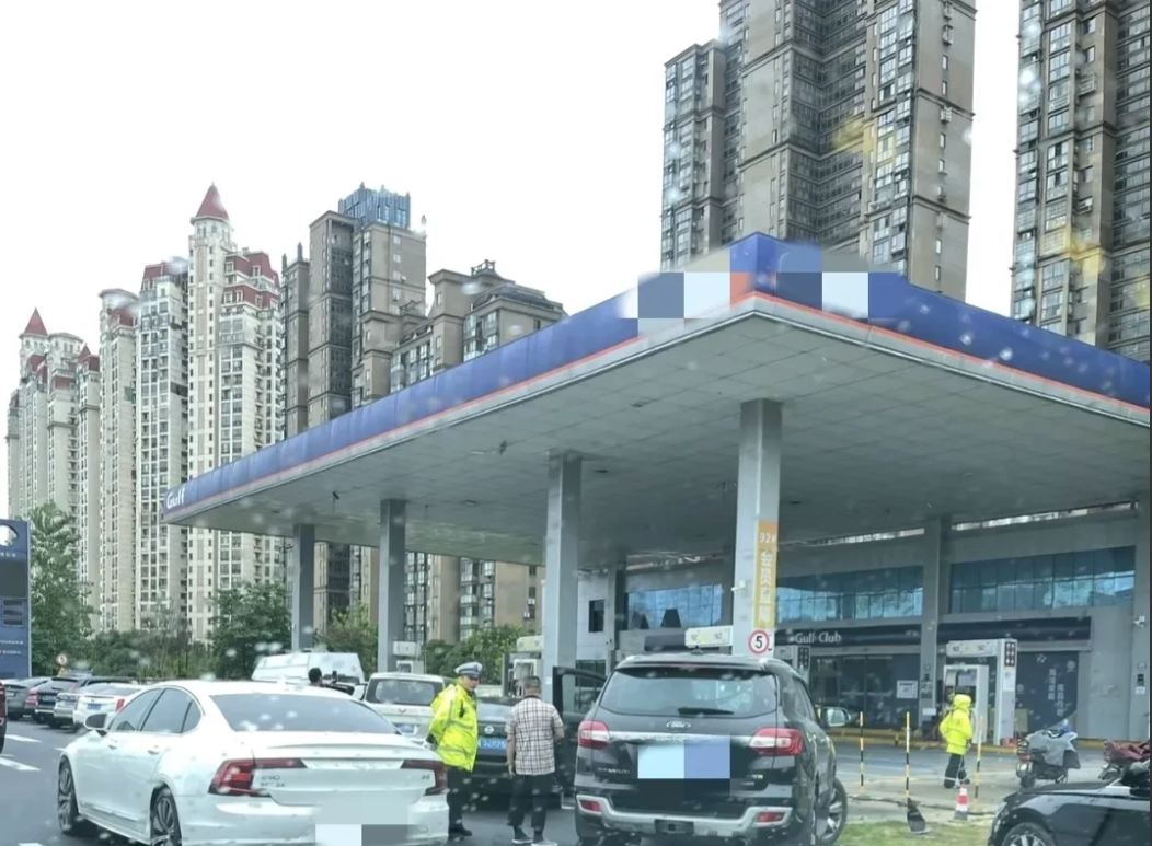 已报警以后加油只认准中石化、中石油！因为贪便宜，一直在这家加油站加油。加油
