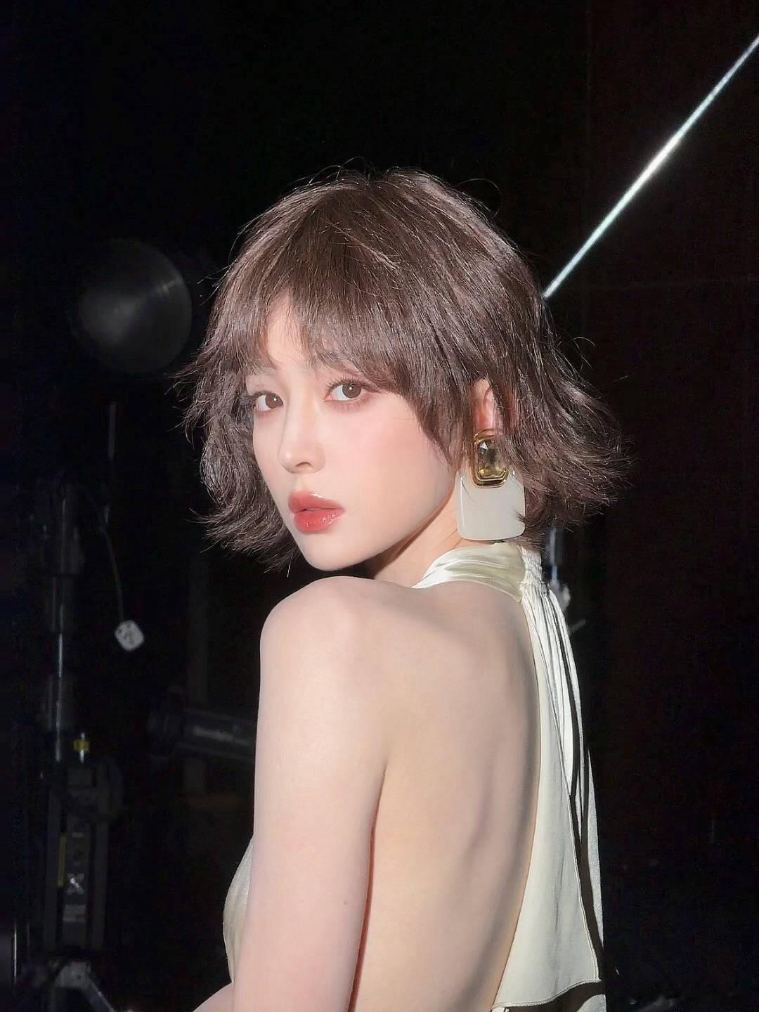 娜扎一些妆造图，有几个角度让我想起泽尻了，都是大美女​​​