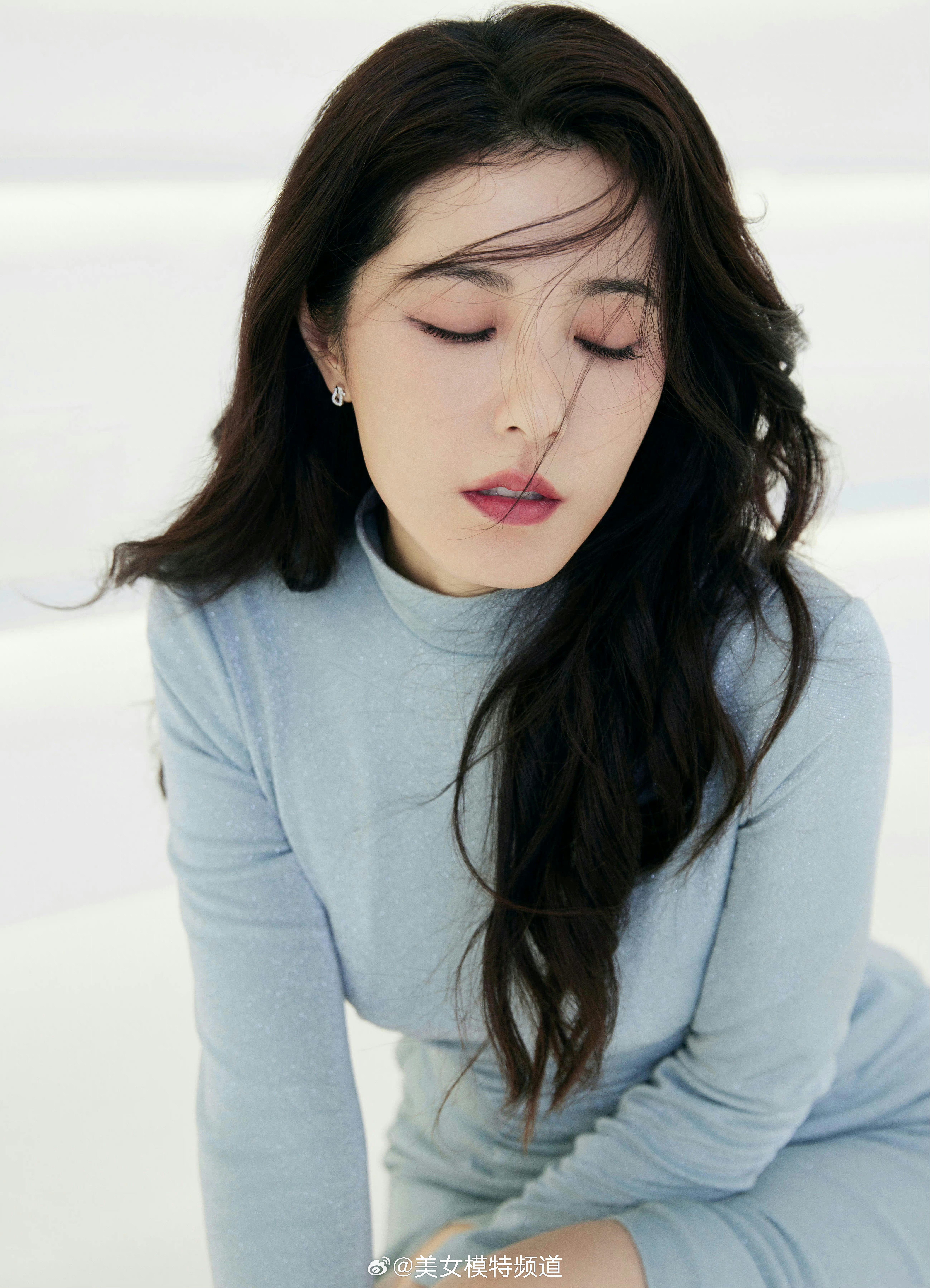 曾黎的一组写真大片优雅明艳