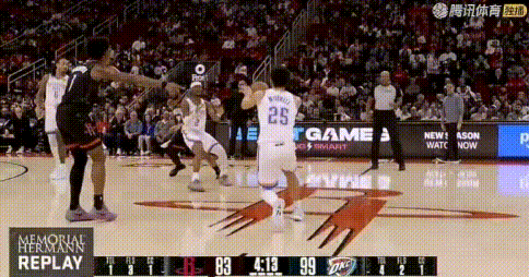 逆天裁判——眼前回线不吹反给乌度卡技犯！米切尔这么明显的双脚回线，裁判就在中线