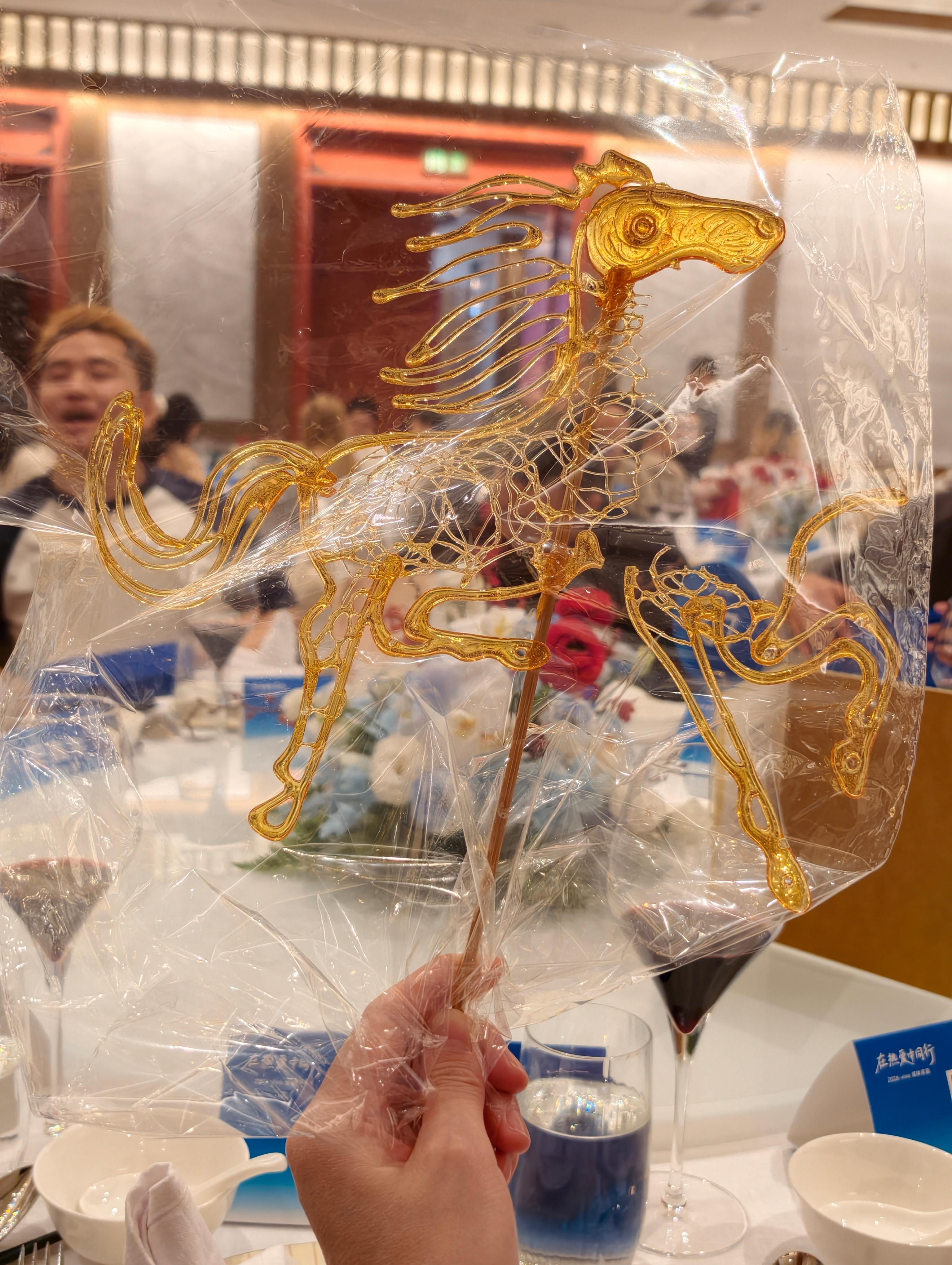 今晚vivo家宴，还梦想中个奖呢，好不容易做了个糖人小马儿，宴会还没开始就马失前