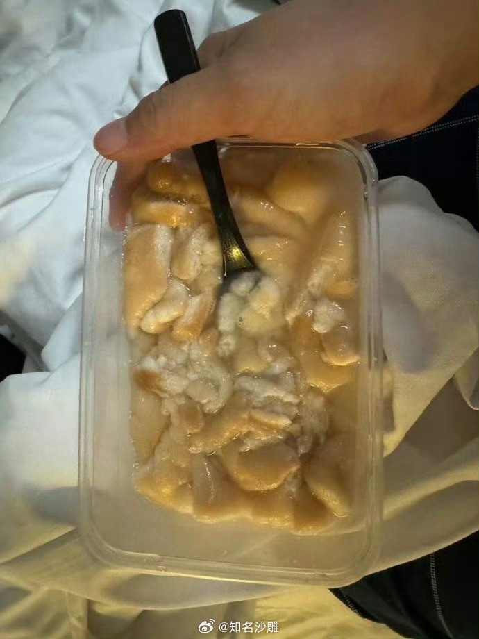 老家这边坐月子不允许吃好吃的，饿崩溃了
