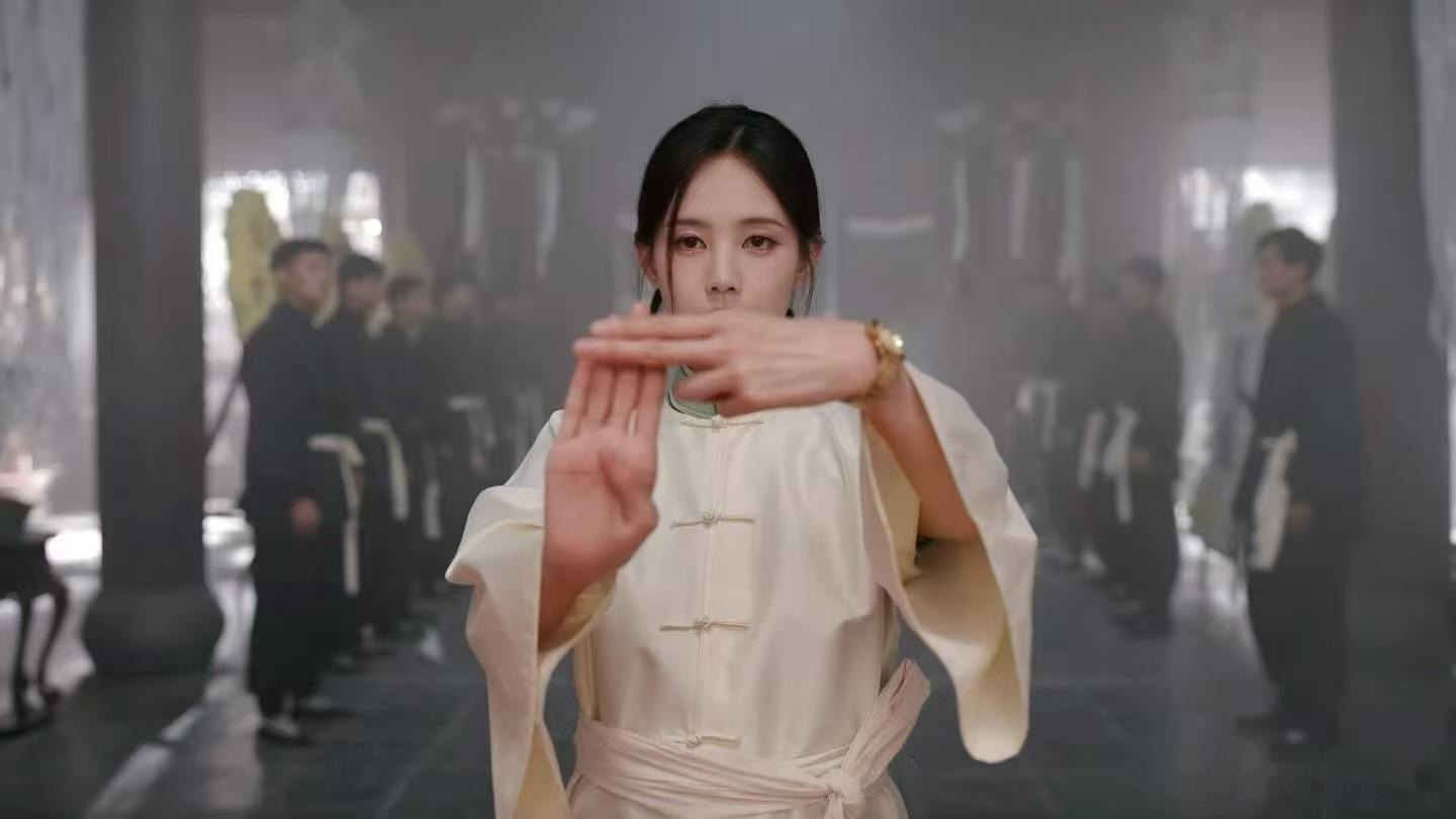 李一桐这帧神了李一桐神了看到李一桐这帧神了，完全就是神镜头呀，眼神里面带来了这
