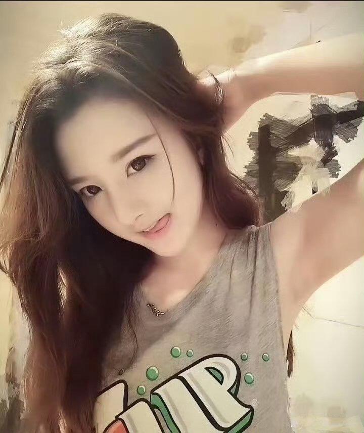 这是祖儿15岁去美国留学时的纪念照片，真的很难挑剔她的这份美貌🩵🦢​​​