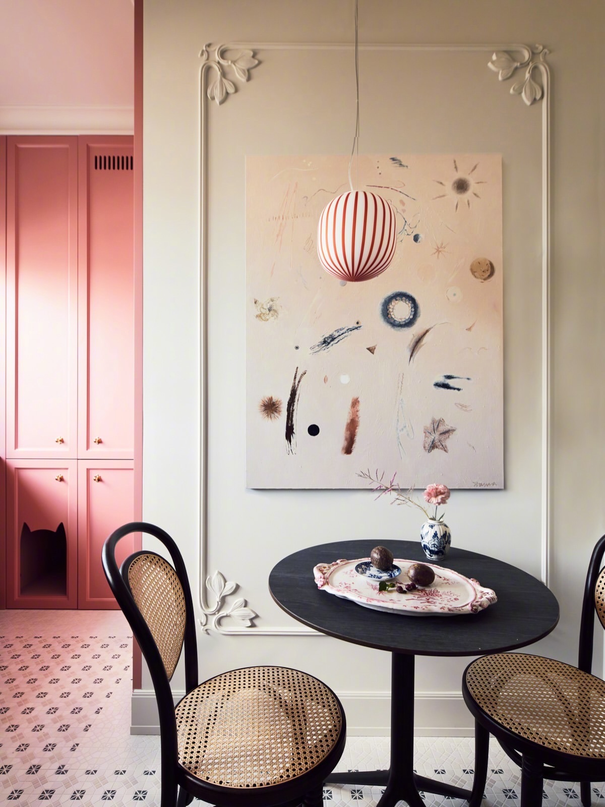 波兰室内设计师AnnaKoszela为88平方米公寓打造的很有独特风格粉色