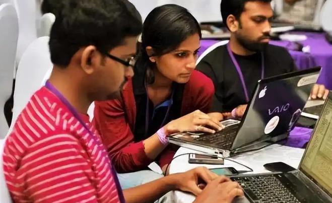 印度人民币哪来的？铁矿砂换油钱，还搭中俄便车！