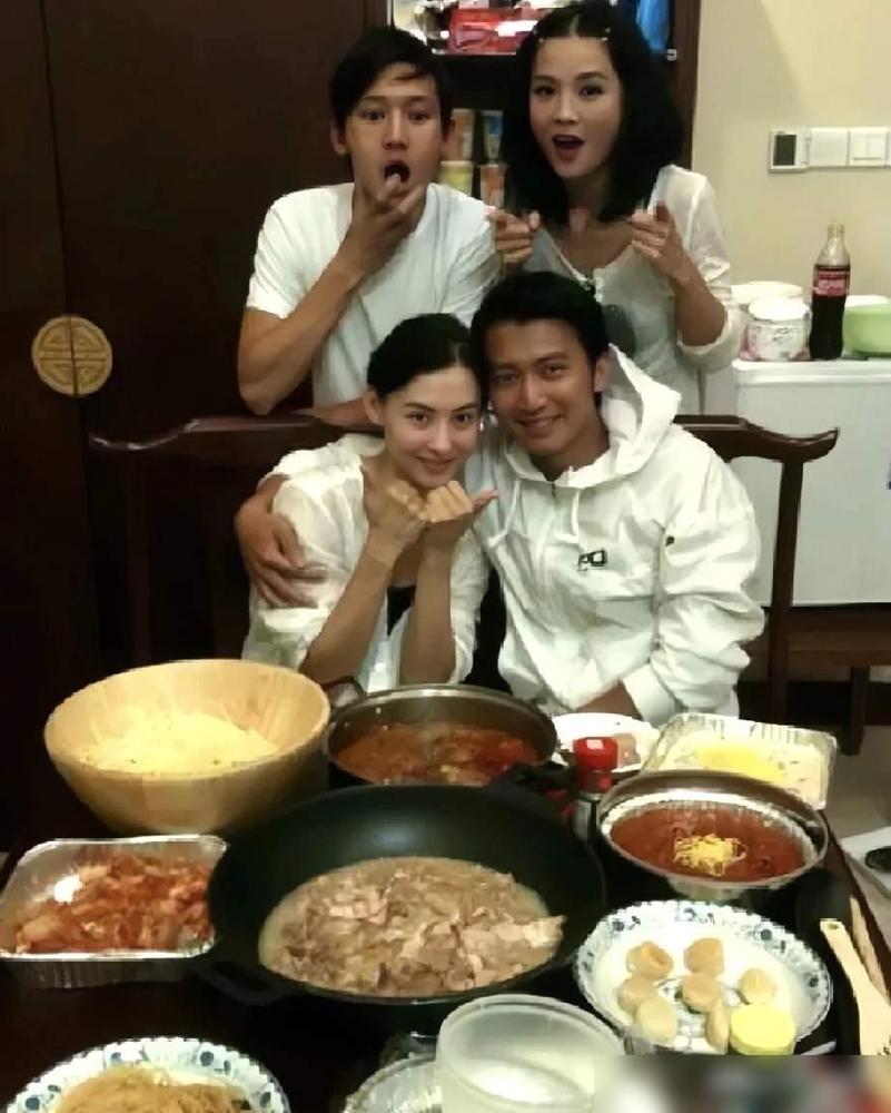 谢家真正的“战争”，从来不在两个女人之间。撕开温情面纱，你会看到一场持续了二十年