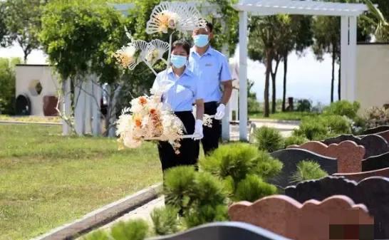 人死后，身体还是活的！绝大多数人根本就不知道，其实人在死后埋入地下，肉身在地下所