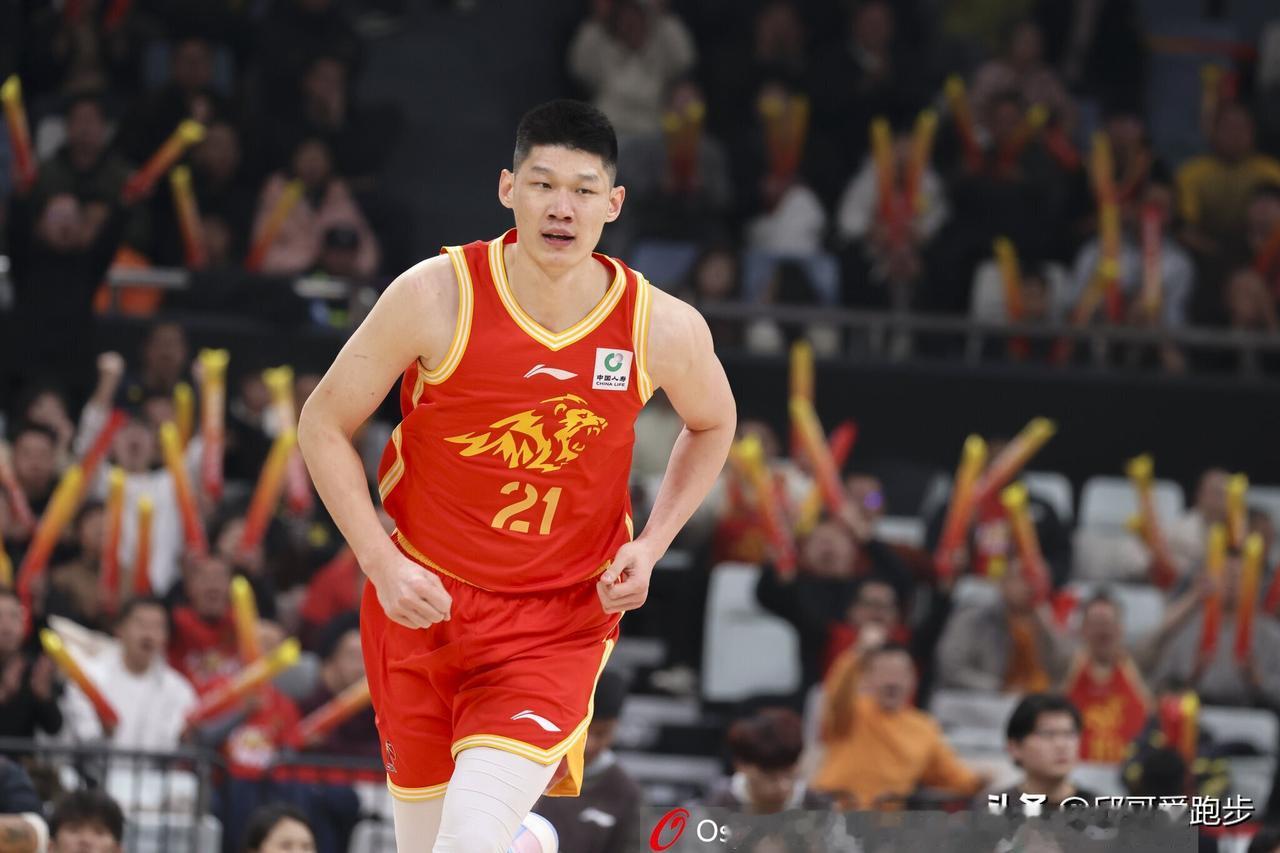 胡金秋的去留成了cba转会最大的新闻！看来广厦真的出问题了！前段时间传闻上海已