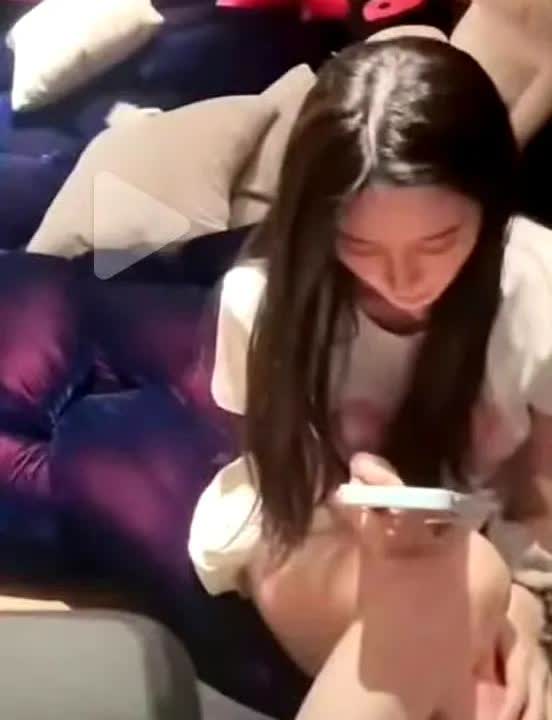 男人都不能免俗，明星也不例外！老婆镜头里大腿露多了，黄子稻直接破防[笑哭