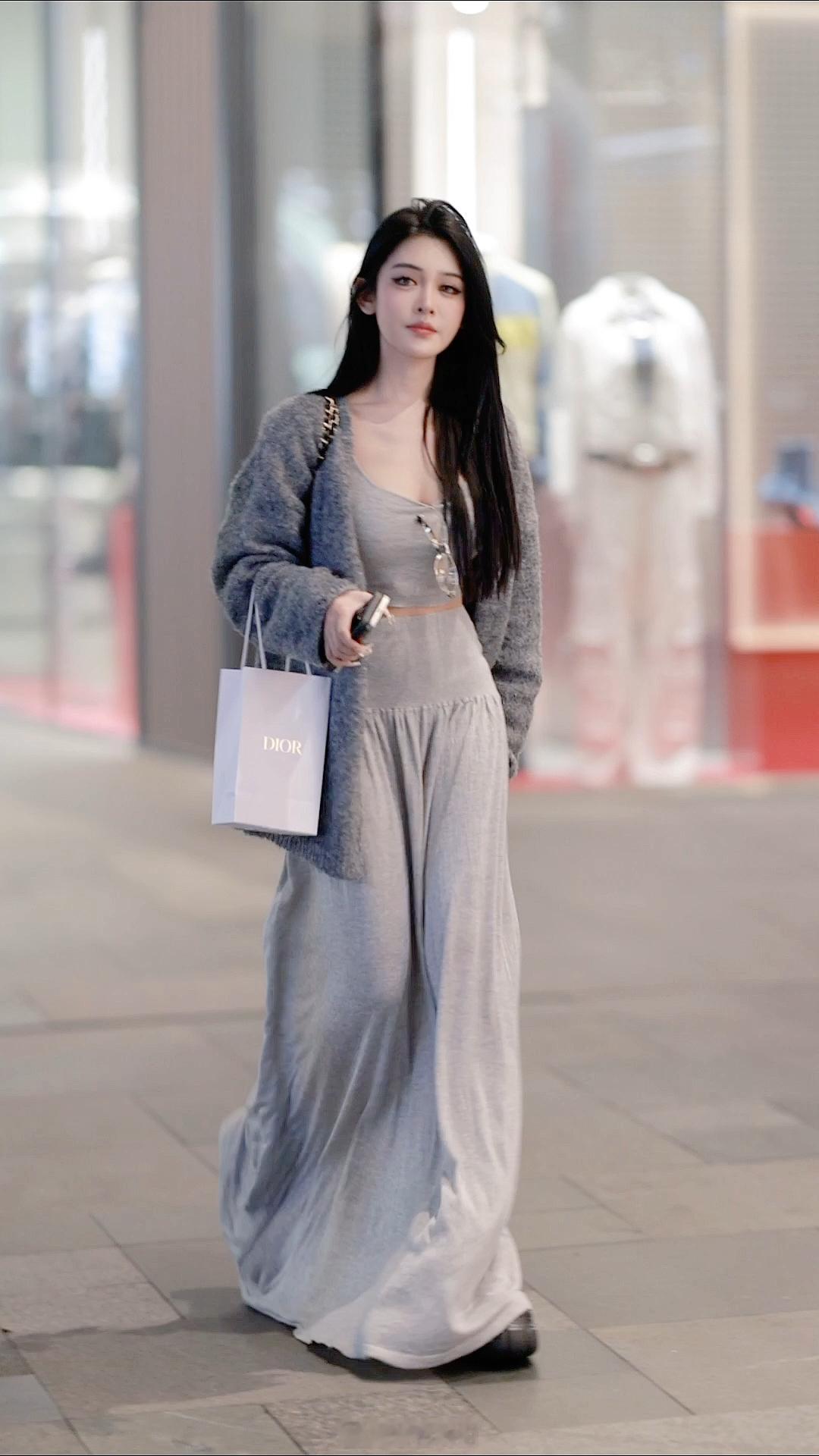 【成都街拍】晚安🌙🌙🌙丨摄影拍照每日穿搭​​​