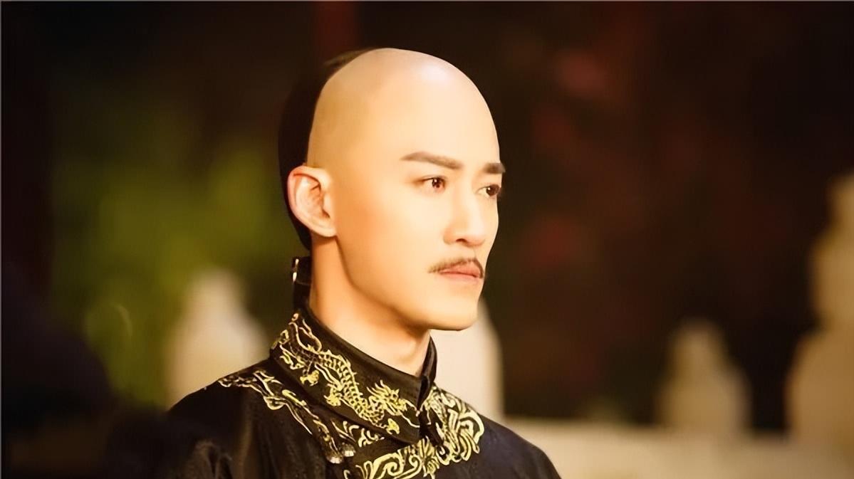 1674年，耿精忠在福建起兵，耿聚忠、耿昭忠率子侄请死。康熙不答应，让他们先回家