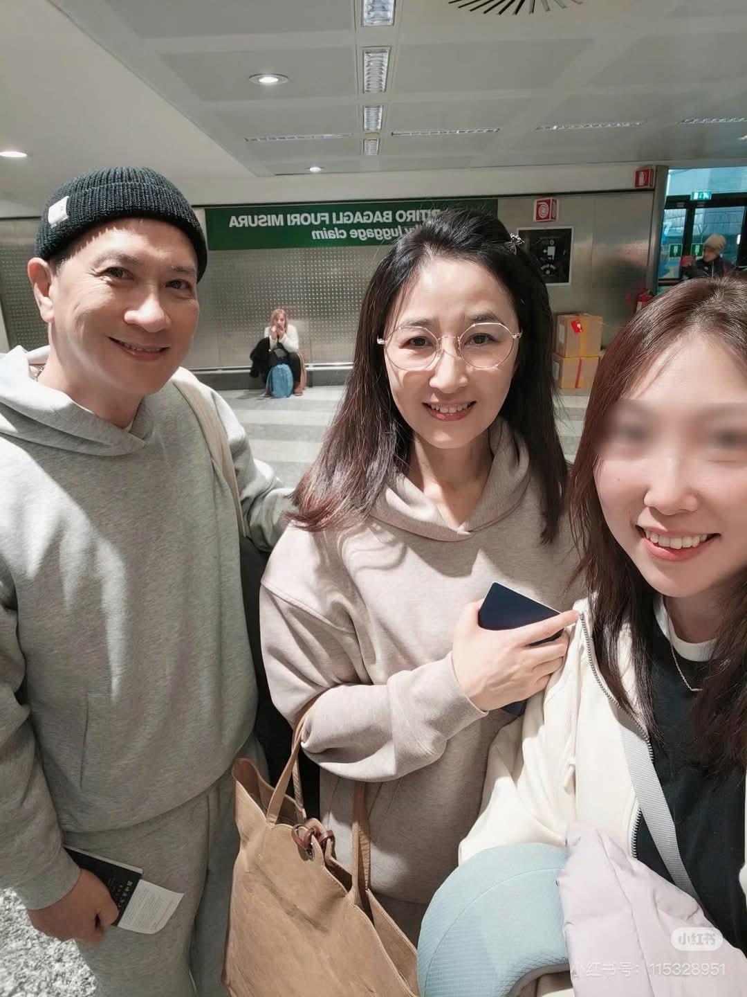 网友在意大利米兰偶遇中国香港艺人关咏荷、张家辉夫妇！一身休闲依旧气质满分，重点是