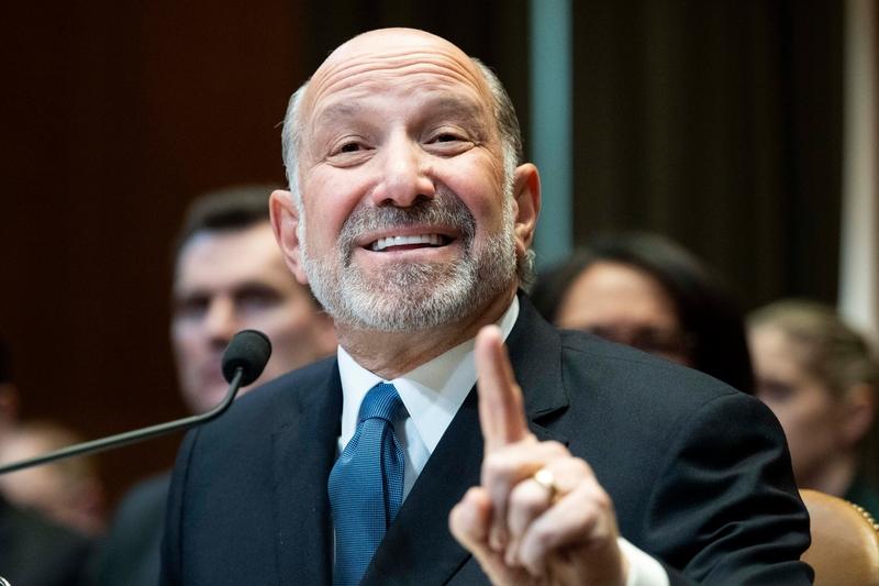 黄仁勋这辈子打过无数胜仗，唯独这一仗，输得连他自己都不敢相信。他亲手捧上神坛