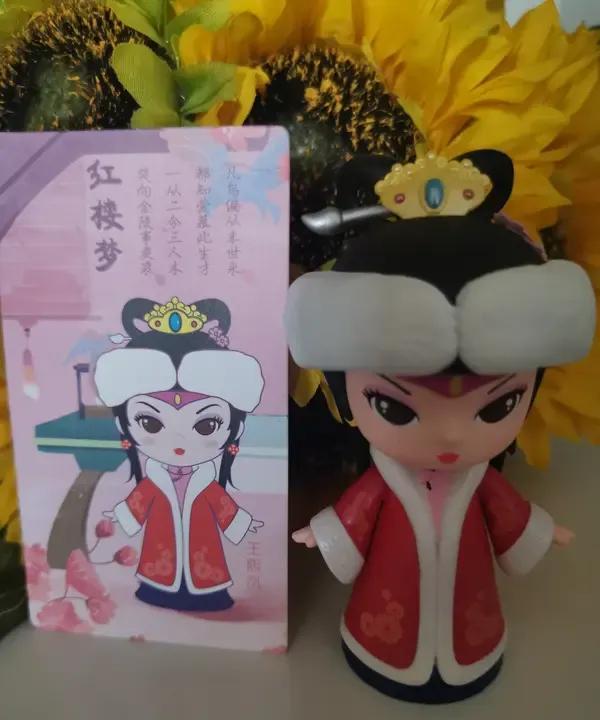王熙凤真是《红楼梦》里超有个性的人物。她是贾琏的妻子，王夫人的内侄女儿，人称琏二