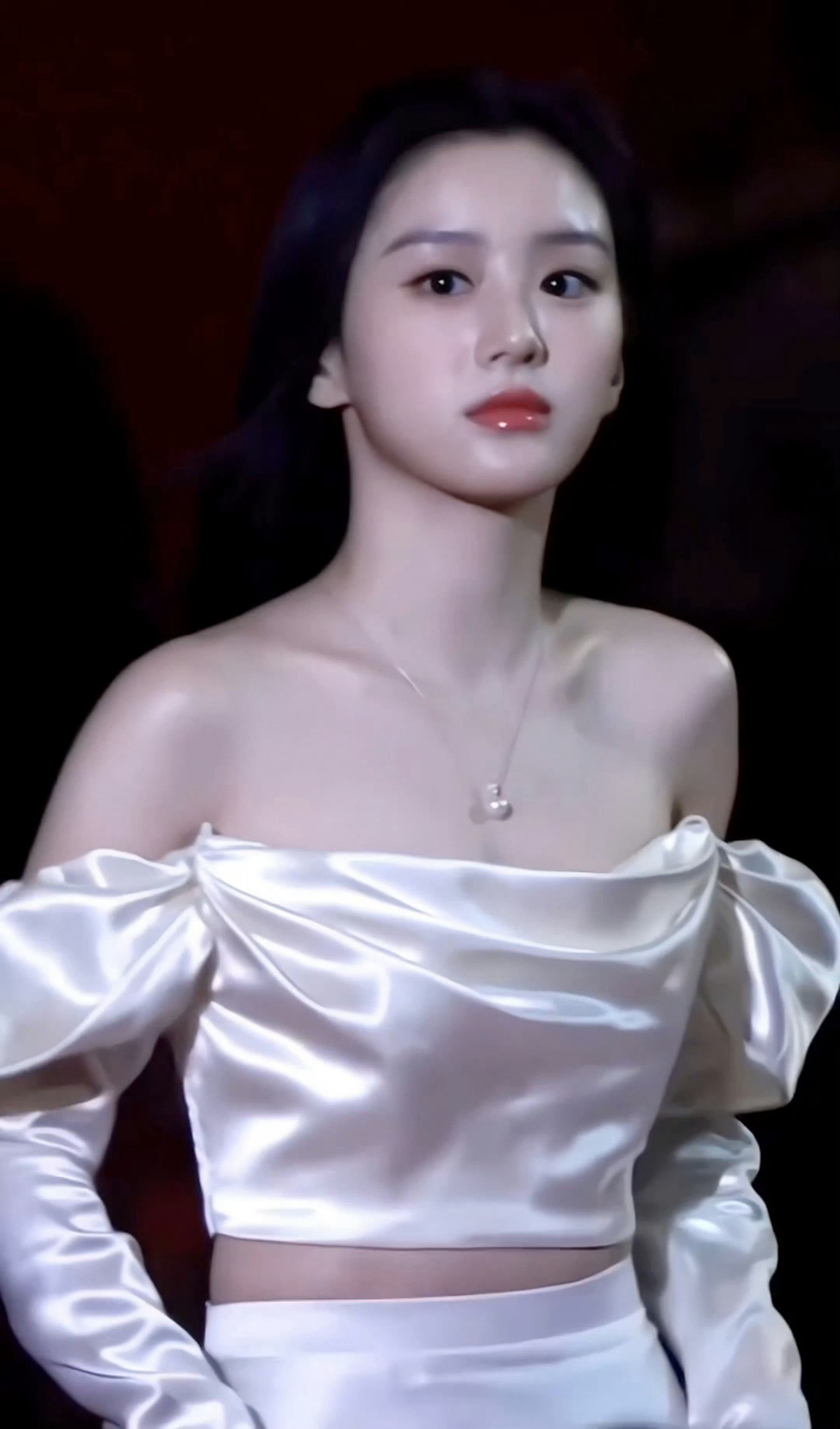 美女是由99%的好皮肤组成（感叹一下一身好皮肤太美了….​​​
